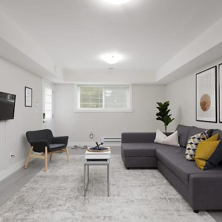 Вілла Tastefully Furnished And Newly Updated 2 Bd Central Lynn Valley Норт-Ванкувер Екстер'єр фото