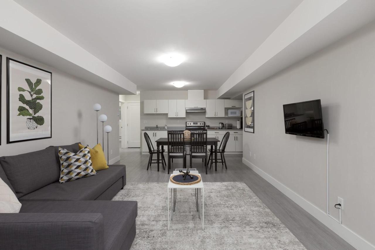 Вілла Tastefully Furnished And Newly Updated 2 Bd Central Lynn Valley Норт-Ванкувер Екстер'єр фото