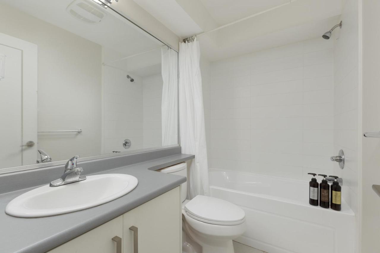 Вілла Tastefully Furnished And Newly Updated 2 Bd Central Lynn Valley Норт-Ванкувер Екстер'єр фото