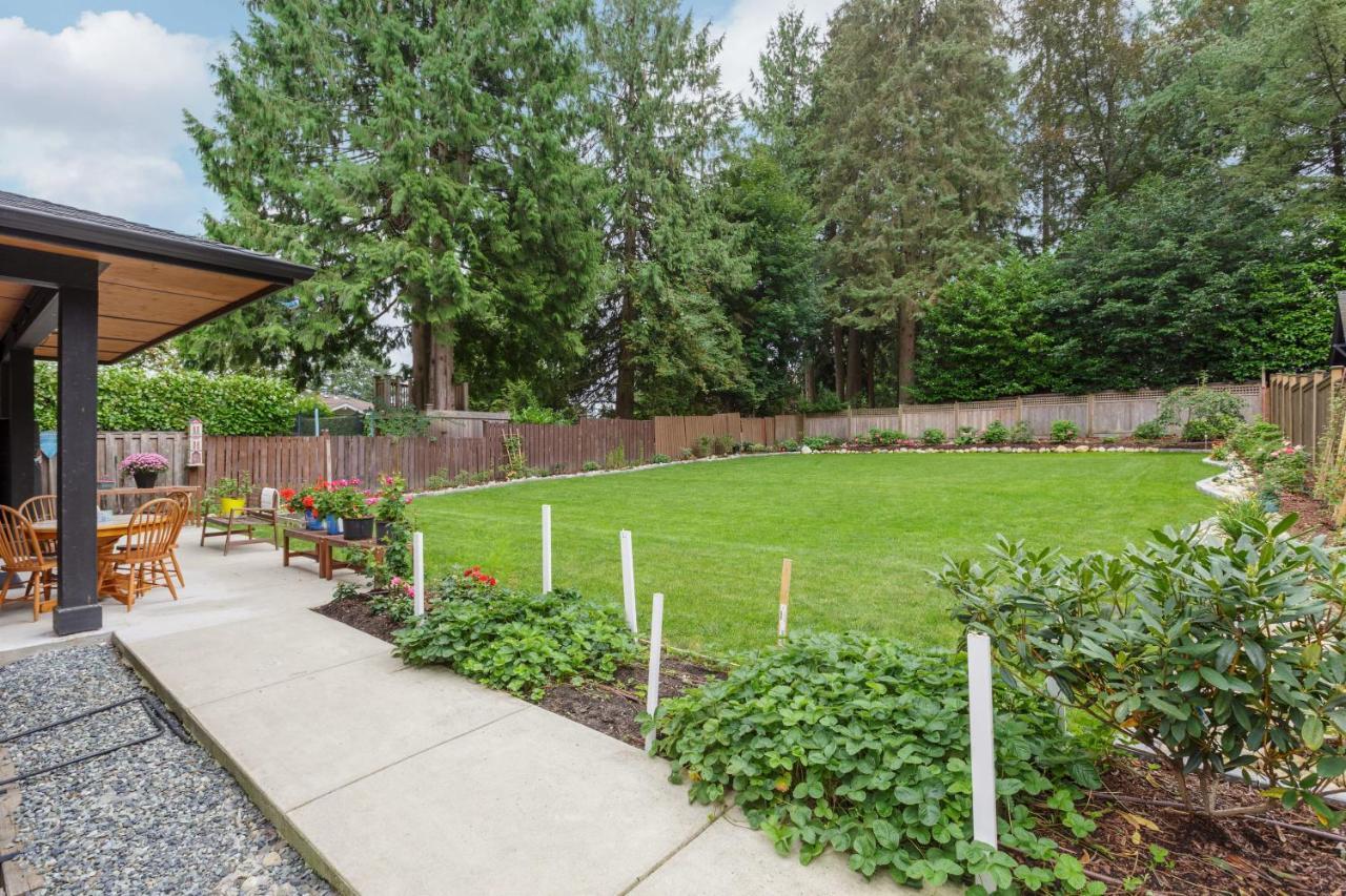 Вілла Tastefully Furnished And Newly Updated 2 Bd Central Lynn Valley Норт-Ванкувер Екстер'єр фото