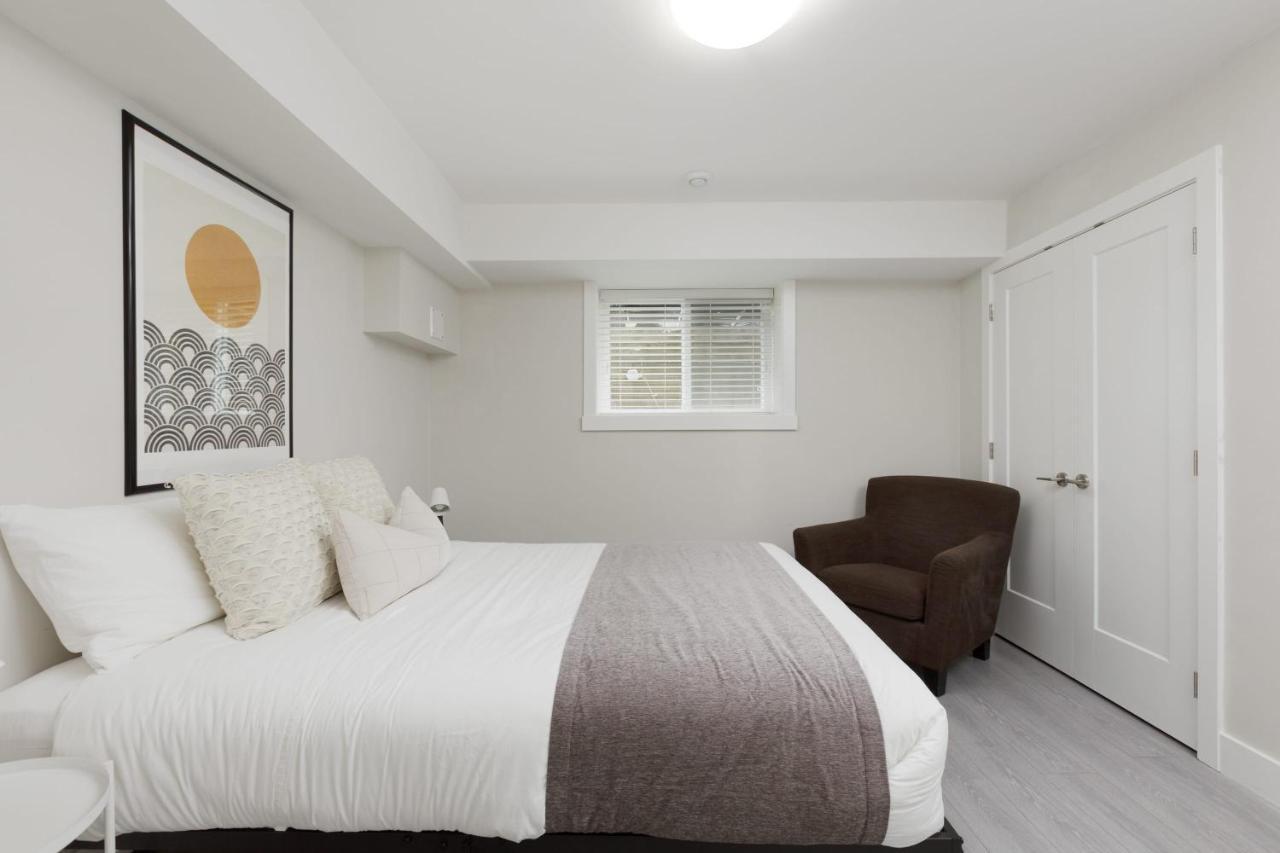 Вілла Tastefully Furnished And Newly Updated 2 Bd Central Lynn Valley Норт-Ванкувер Екстер'єр фото