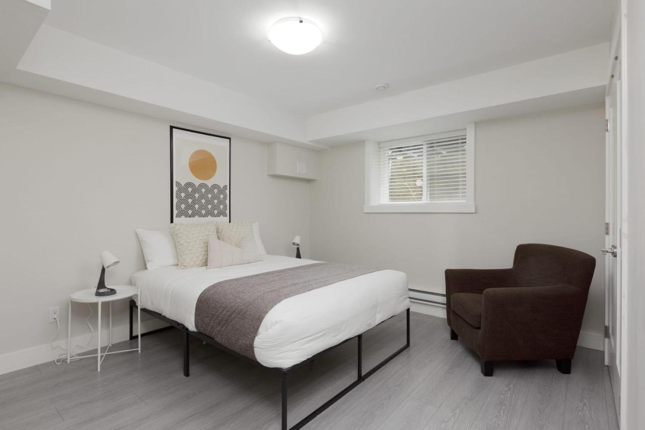 Вілла Tastefully Furnished And Newly Updated 2 Bd Central Lynn Valley Норт-Ванкувер Екстер'єр фото
