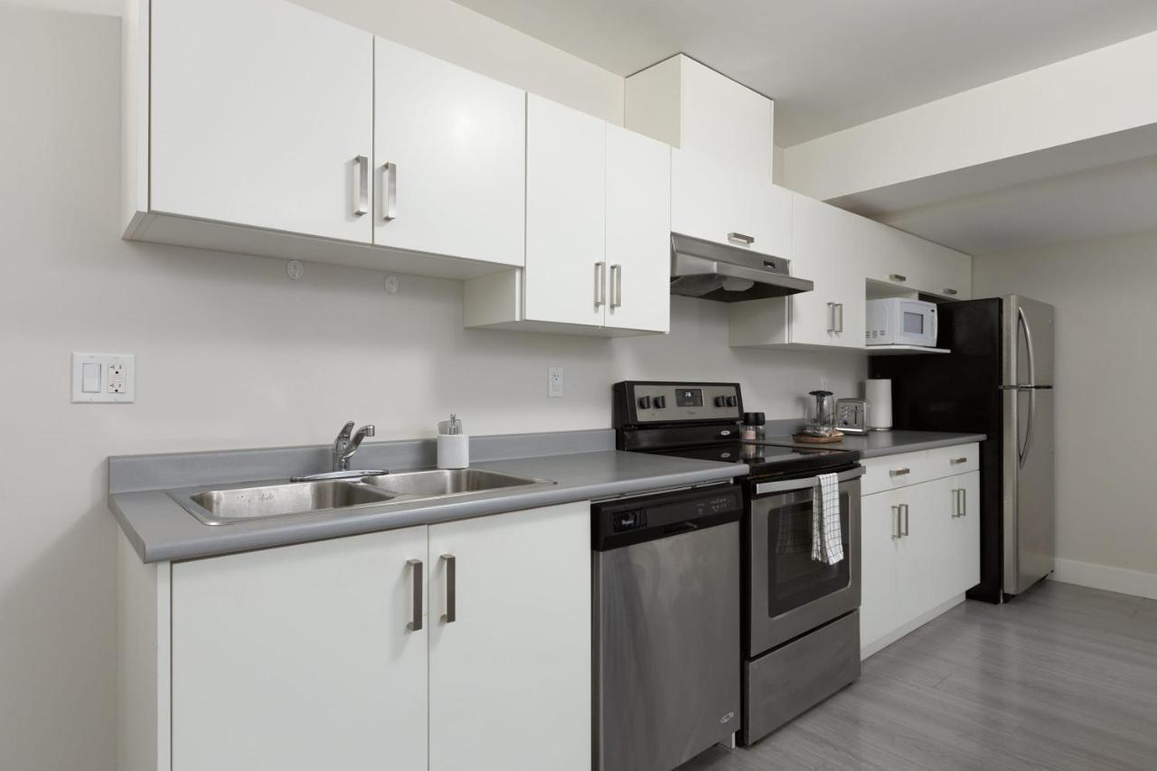 Вілла Tastefully Furnished And Newly Updated 2 Bd Central Lynn Valley Норт-Ванкувер Екстер'єр фото